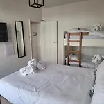 Sea View Flat 4 Fast Wifi & Free Parking