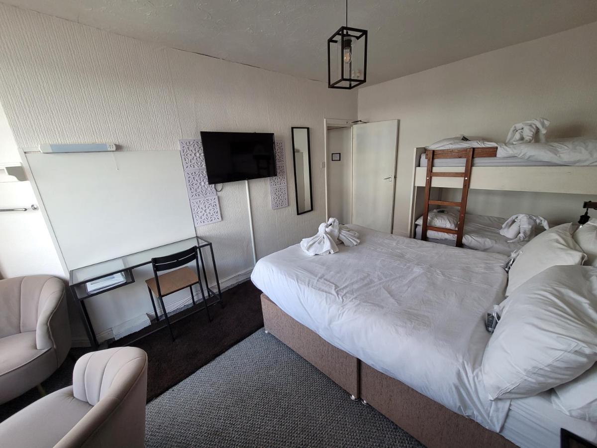 Sea View Flat 4 Fast Wifi & Free Parking Apartment Scarborough